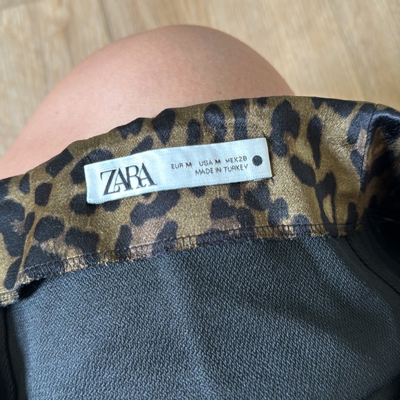 Silky Satin leopard cheetah print Zara mini skirt - Picture 2 of 2